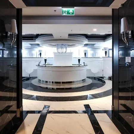 Hanza Tower Downtown - 24 With Spa Pool & Sauna & Jacussi شتشيتسين