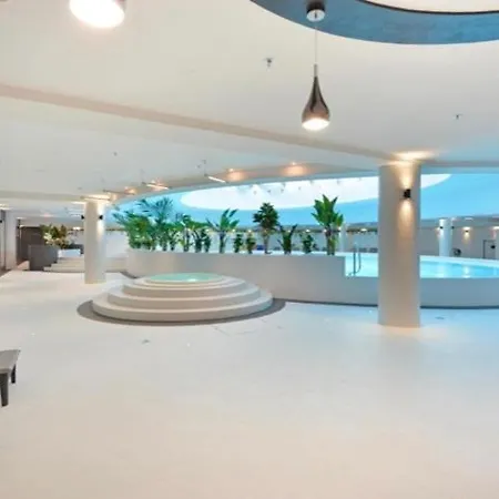شقة Hanza Tower Downtown - 24 With Spa Pool & Sauna & Jacussi